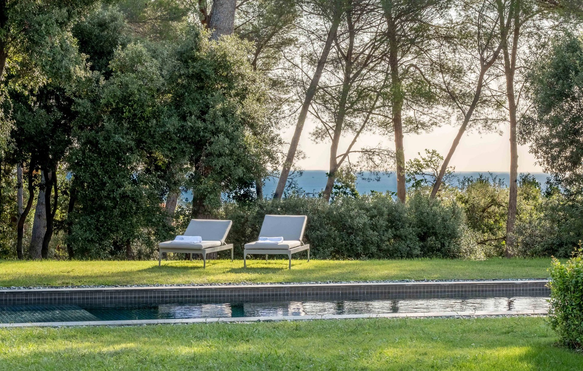 Antibes particular demeure with 1300 sqm with 3 swimming-pools