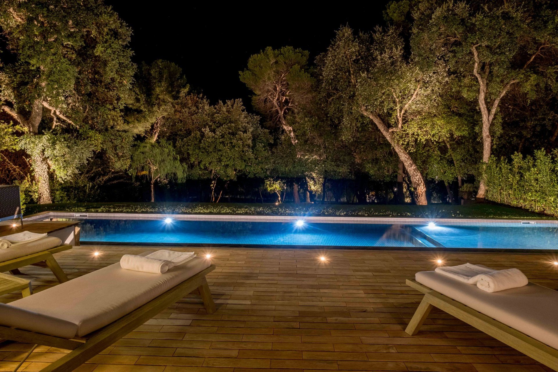 Antibes particular demeure with 1300 sqm with 3 swimming-pools