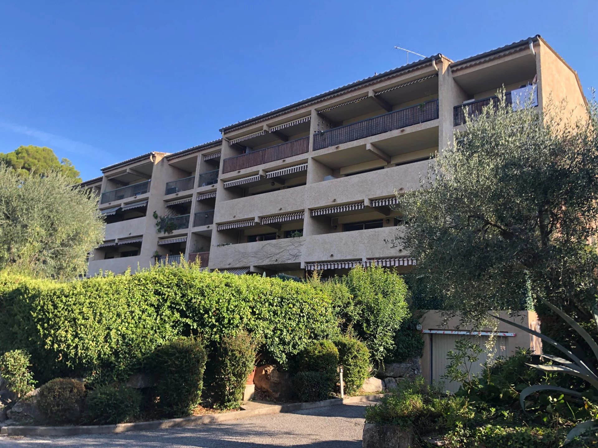 Cosy and sunny 2 room apartment 5 minutes from the centre of Vence